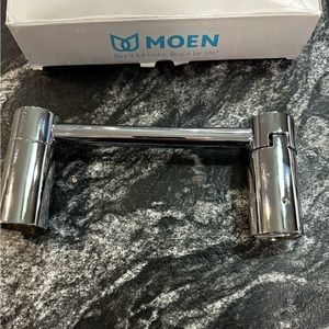 MOEN
Align Pivoting Double Post Toilet Paper Holder in Chrome.Spring-free design